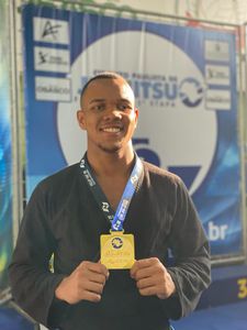 Ir lutar o campeonato mundial de jiu jitsu em Abu Dhabi 