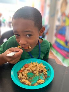 Refeitório Para o Recriando Raizes