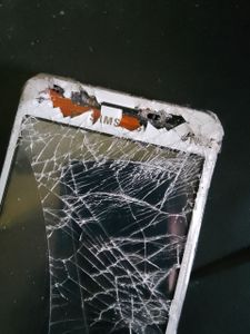 Ajudar para comprar um celular, para voltar a estudar 