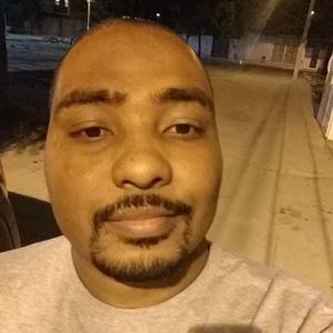 Transforme a vida do Christopher: ajude na adaptação do quarto e na aquisição de uma cadeira de rodas sob medida