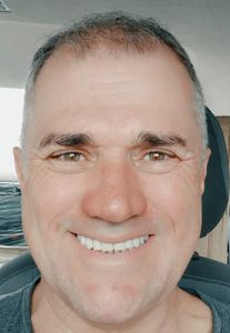 Ajue-me! Tenho 61 anos e sou motorista de aplicativo. Bati meu carro e preciso pagar o conserto.