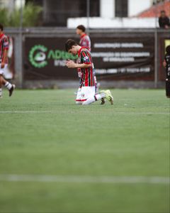 O passe mais importante da vida do Rafael: Daqui para o mundo ✈️🌎⚽