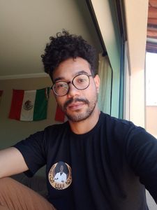 Apoio a estudante negro realizar estágio médico na LMU Munique