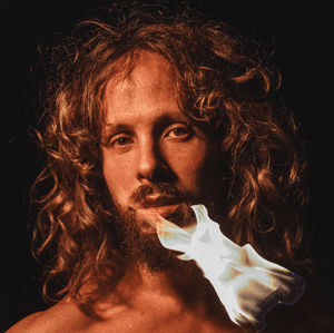 CANÇÕES EM CHAMAS [o novo álbum de Leo Cavalcanti]