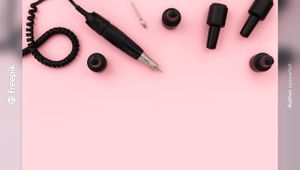 Quer saber como mulheres comuns estão ganhando até 3 mil reais por mês como manicure?