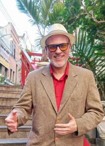 "Cuidado, Zehzeira!", o primeiro álbum de Zeh Gustavo