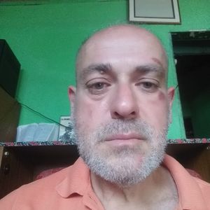 Doação para alimentação e moradia. 