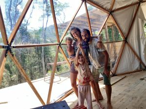 Seja parte da construção do domo geodésico da terra Raízes do Rezo