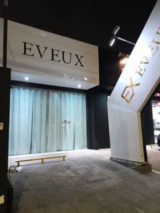 Marca de moda de luxo, crowdfunding para loja em grande shopping 