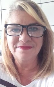 Quero comprar uma máquina de costura industrial para costurar e ajudar minha família 