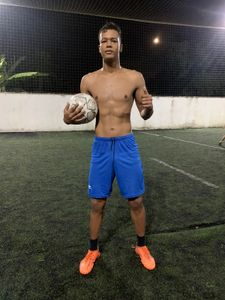 Ajuda para conseguir jogar futebol no exterior 