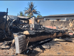 Reconstruir minha casa que queimou com tudo dentro 😔😔