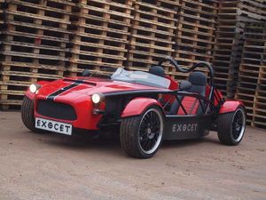 Criação de carro artesanal em Angola 