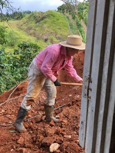 CASA DE HIPERADOBE E COZINHA DE PAU A PIQUE