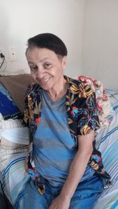 Ajuda para cirurgias, cadeira de rodas e cuidados com a saúde de Lígia