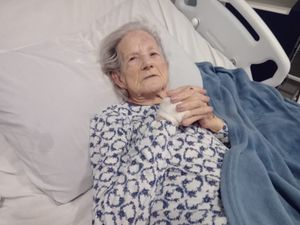 AJUDAR A MINHA MÃE  87 ANOS