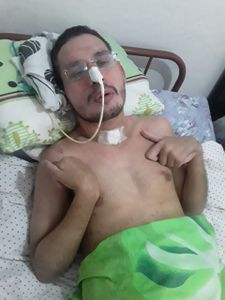 Ajude o Bruno Na Sua Alimentação e Cuidados Diários 