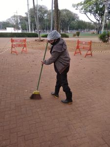 Ajude a Ana a comprar seu Barraquinho para ela e a filh