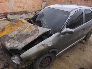 MEU CARRO PEGOU FOGO E DEU PERDA TOTAL. ESTOU PEDINDO AJUDA POIS ERA O MEU UNICO MEIO DE TRANSPORTE PARA TRABALHAR