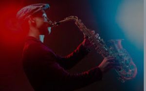 Ajude o Vitor a ganhar um Saxofone!