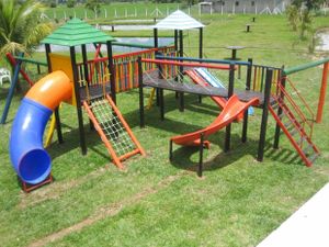 Play Ground "orfanato" Rebecca Jenkins