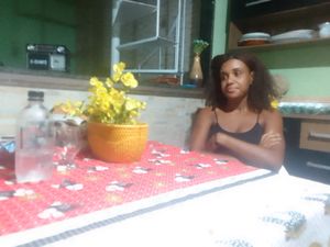 Ajude Renata concluir seus estudos. 