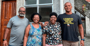 Abrace a Jéssica - O 1º Corredor Humanitário Iluminado com Energia Solar em Favelas do Brasil