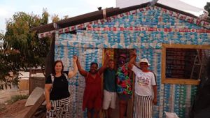 Ocupação Esperança - Sala de Leitura de tijolos do bem