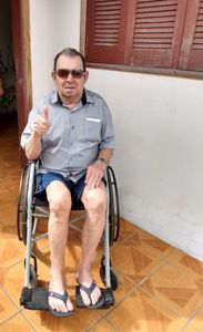 Cirurgia para por prótese no joelho direito devido a desgaste total da cartilagem 