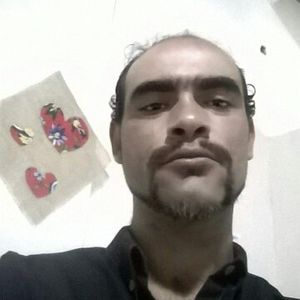 "Junte-se à reconstrução do nosso lar!"Junta-se para reconhecer!"