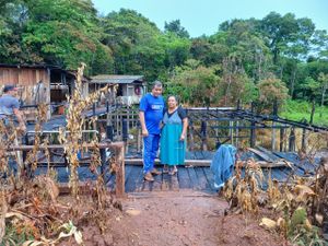 O INCENDIO DESTRUIU TUDO, AJUDE D. MARIA ADRIANA A RECOMEÇAR