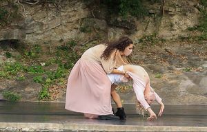 A Cia de Dança do Pantanal precisa ir para Paris!