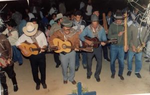 "Apoie a Cultura Popular: Vaquinha para a Festa de Santa Cruz"