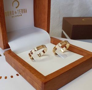 Nos ajude a comprar as alianças! 