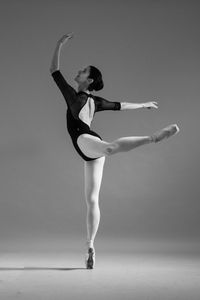 Ajuda de custos para bailarina brasileira que ganhou bolsa de estudos no exterior