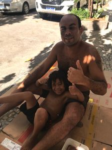 AJUDE O THALLES DE 4 ANOS A SAIR DA RUA
