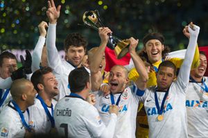LIVRO 2012: O ANO ETERNO - CORINTHIANS BICAMPEÃO DO MUNDO E CAMPEÃO INVICTO DA LIBERTADORES