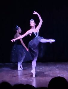 Ajuda de custos para bailarina brasileira que ganhou bolsa de estudos no exterior