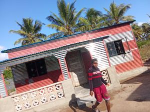 Cartésio Marcelo Tembe  - Ajuda para terminar a casa da mãe.
