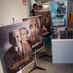 Instituto Escafandristas - Leve o Instituto Escafandristas Para a Bienal da UNE! 