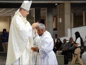 Vaquinha Online - Ajude a Realizar um Sonho: Apoie a Ordenação Presbiteral do Diácono Rômulo!!