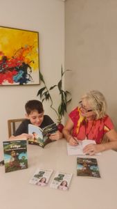 Criança que lê transforma o mundo  imagem 7