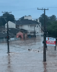 Caridade e Filantropia - Ajuda à família Campos que foi severamente afetada pela enchente em Porto Alegre.