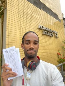 Vaquinha para ajudar jovem Cantor vitima de golpe esteleonatario. imagem 11