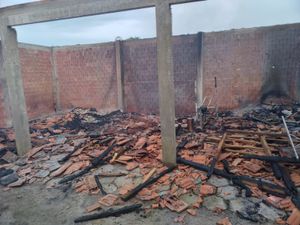 Itapoá/SC - Reconstrução da minha casa que pegou fogo 