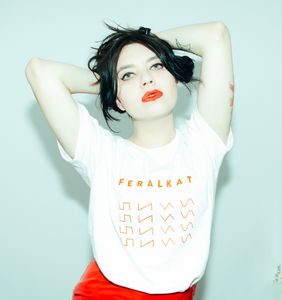 CAMISETA FERALKAT COM ESTAMPA CLÁSSICA "WAVES"