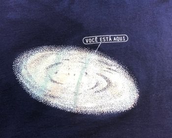 Livro + camiseta Via Láctea